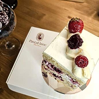 Kırmızı Meyveli Çikolatalı Kırmızı Meyveli Çikolatalı